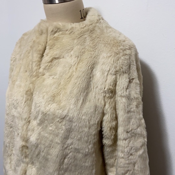 Old Navy Cream Faux Fur Jacket - Picture 5 of 9